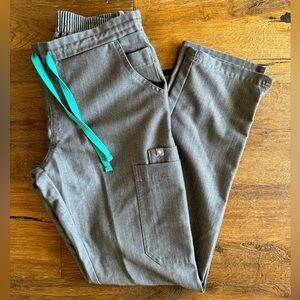 Figs Scrub Yola Skinny Pant XS in Graphite.